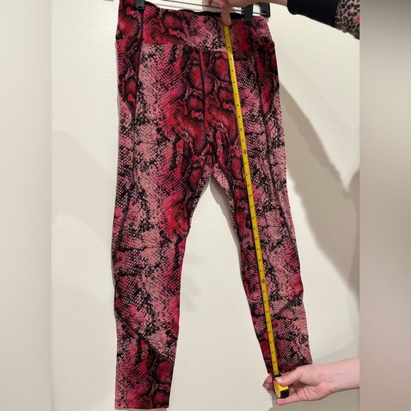 Pink Victoria’s Secret leggings size medium - Picture 5 of 6